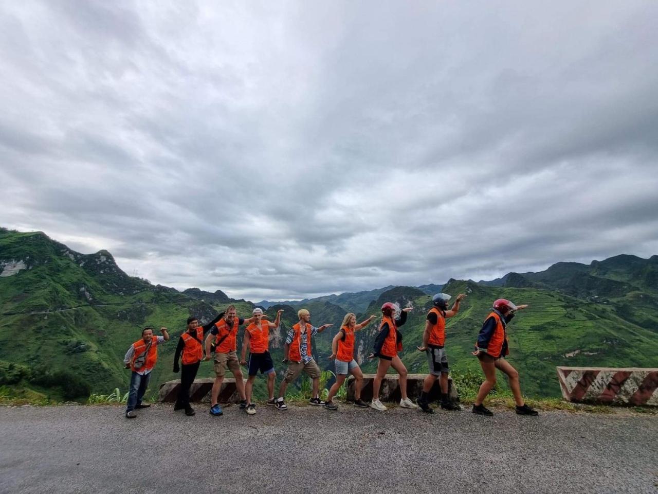 Ha Giang City Hostel Bagian luar foto